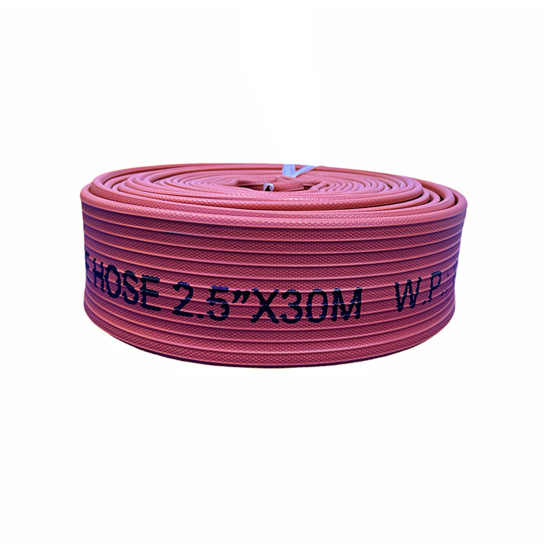 Flad slange af naturgummi - vejrbestandig og slidstærk til udendørs brug